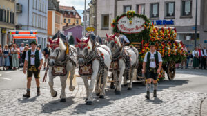Ernte-Dank-Kirchenzug, Gottesdienst & Festzug zum Herbstfest in Rosenheim