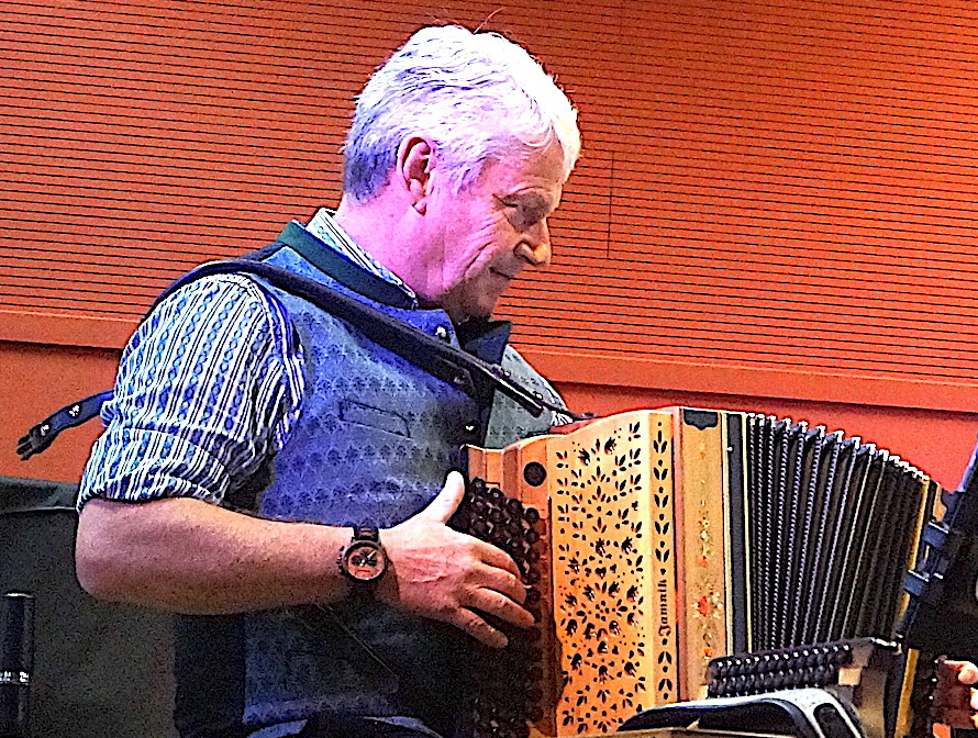 Hermann Huber feiert Bühnenjubiläum Samerberger Nachrichten