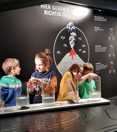 Wasser_Steine_Kinder