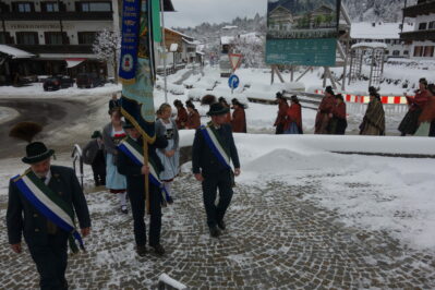 Einzug Trachtenverein 1