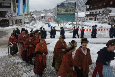 Einzug Trachtenverein 2