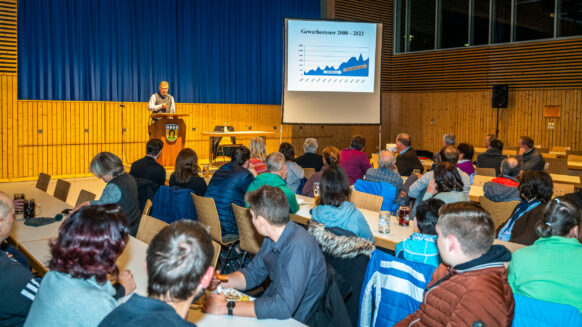 Gut-besuchte-Buergerversammlung