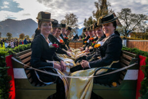 Traditioneller Leonhardiritt in Nußdorf