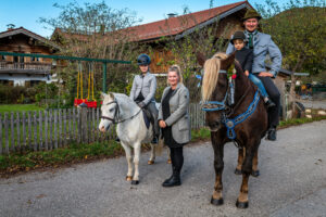 Traditioneller Leonhardiritt in Nußdorf