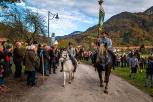 Traditioneller Leonhardiritt in Nußdorf