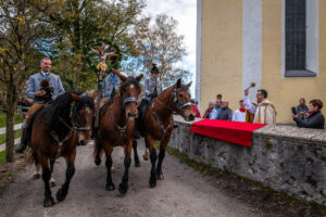 Traditioneller Leonhardiritt in Nußdorf