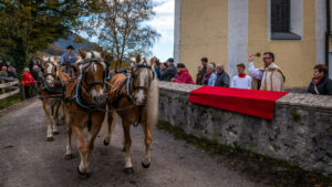 Traditioneller Leonhardiritt in Nußdorf