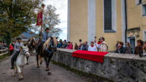 Traditioneller Leonhardiritt in Nußdorf