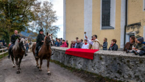 Traditioneller Leonhardiritt in Nußdorf