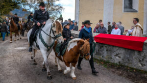 Traditioneller Leonhardiritt in Nußdorf