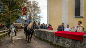 Traditioneller Leonhardiritt in Nußdorf