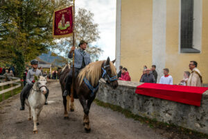 Traditioneller Leonhardiritt in Nußdorf