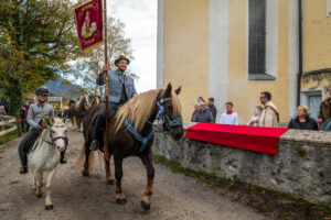 Traditioneller Leonhardiritt in Nußdorf