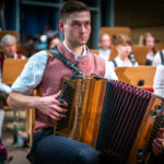 Gänsehautmomente lieferte der Solist Maximilian Binder aus Brunn mit seiner beeindruckenden Darbietung der "Diatonika" von Herbert Prixner, begleitet von der Musikkapelle.