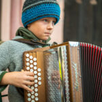 Hannes Astner aus Neubeuern mit seiner Ziach beim Warenmarkt in Neubeuern