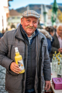 Herbstlicher Marktzauber in Neubeuern: Ein Bummel durch bayerische Vielfalt von Handwerk, Mode und Kulinarik