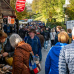 Herbstlicher Marktzauber in Neubeuern: Ein Bummel durch bayerische Vielfalt von Handwerk, Mode und Kulinarik