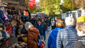 Herbstlicher Marktzauber in Neubeuern: Ein Bummel durch bayerische Vielfalt von Handwerk, Mode und Kulinarik