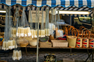 Herbstlicher Marktzauber in Neubeuern: Ein Bummel durch bayerische Vielfalt von Handwerk, Mode und Kulinarik