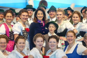 1Ministerin mit Trachtlern Gauverband I