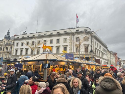 8cf7b386-4fcc-49fa-9b53-1d49561f70e4