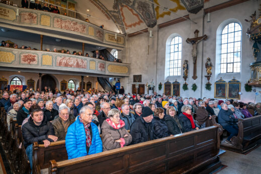 Festliches Adventsingen auf dem Samerberg verzaubert Groß und Klein