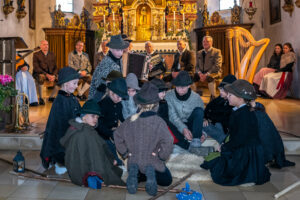 Festliches Adventsingen auf dem Samerberg verzaubert Groß und Klein