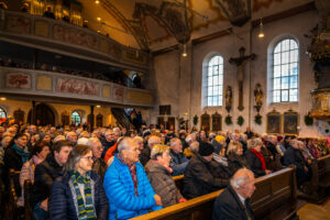 Festliches Adventsingen auf dem Samerberg verzaubert Groß und Klein