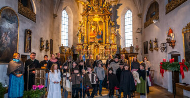 Festliches Adventsingen auf dem Samerberg verzaubert Groß und Klein