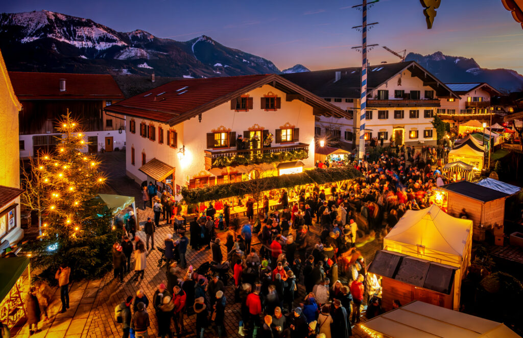 Samerberger Dorfadvent verzaubert mit festlichem Glanz und besinnlichen Momenten