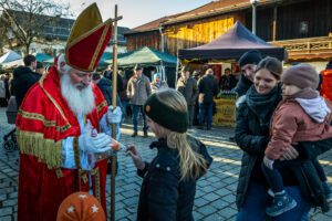 Samerberger Dorfadvent verzaubert mit festlichem Glanz und besinnlichen Momenten