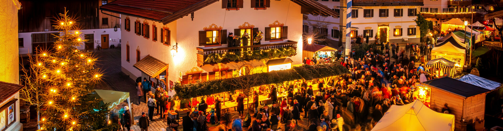 Samerberger Dorfadvent verzaubert mit festlichem Glanz und besinnlichen Momenten