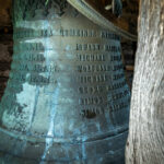 Die Glocken der Dorfkirche St. Peter in Steinkirchen: Eine Zeitreise durch Freud und Leid