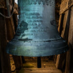 Die Glocken der Dorfkirche St. Peter in Steinkirchen: Eine Zeitreise durch Freud und Leid