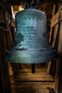 Die Glocken der Dorfkirche St. Peter in Steinkirchen: Eine Zeitreise durch Freud und Leid
