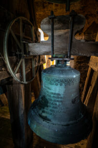 Die Glocken der Dorfkirche St. Peter in Steinkirchen: Eine Zeitreise durch Freud und Leid