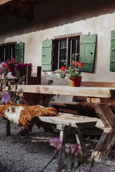 Hof_aussen_Biergarten_Bankerlgarten2