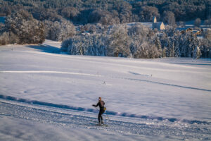 Ein Wintermärchen auf dem Samerberg: Magische Momente in verschneiter Idylle