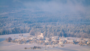 Ein Wintermärchen auf dem Samerberg: Magische Momente in verschneiter Idylle