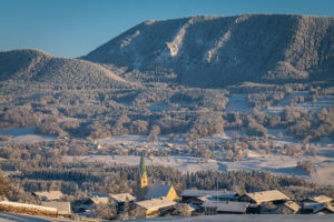 Ein Wintermärchen auf dem Samerberg: Magische Momente in verschneiter Idylle