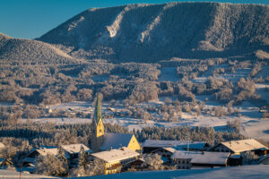 Ein Wintermärchen auf dem Samerberg: Magische Momente in verschneiter Idylle
