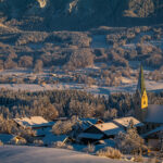 Ein Wintermärchen auf dem Samerberg: Magische Momente in verschneiter Idylle