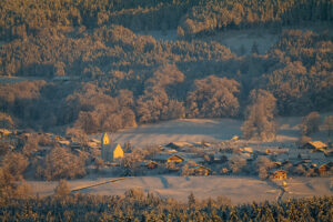 Ein Wintermärchen auf dem Samerberg: Magische Momente in verschneiter Idylle