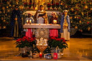 43 Sternsinger aus dem Samerberg auf dem Weg für Kinder in Not