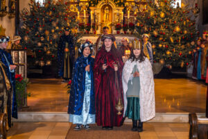 43 Sternsinger aus dem Samerberg auf dem Weg für Kinder in Not