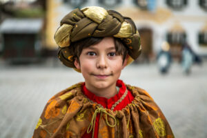 43 Sternsinger aus dem Samerberg auf dem Weg für Kinder in Not