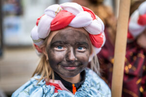 43 Sternsinger aus dem Samerberg auf dem Weg für Kinder in Not