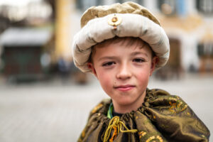 43 Sternsinger aus dem Samerberg auf dem Weg für Kinder in Not
