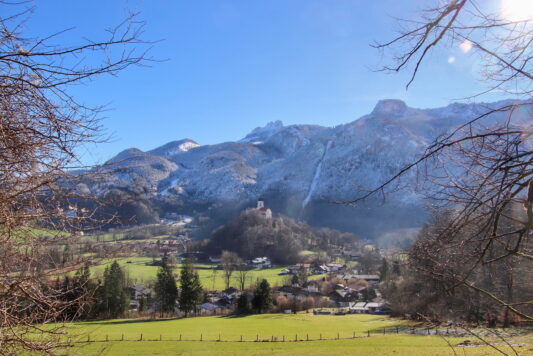Schloss Hohenaschau am Fuße der Kampenwand_Foto H. Reiter
