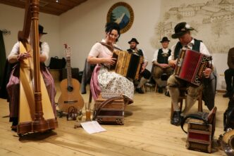 fras hoagascht04hierltrio